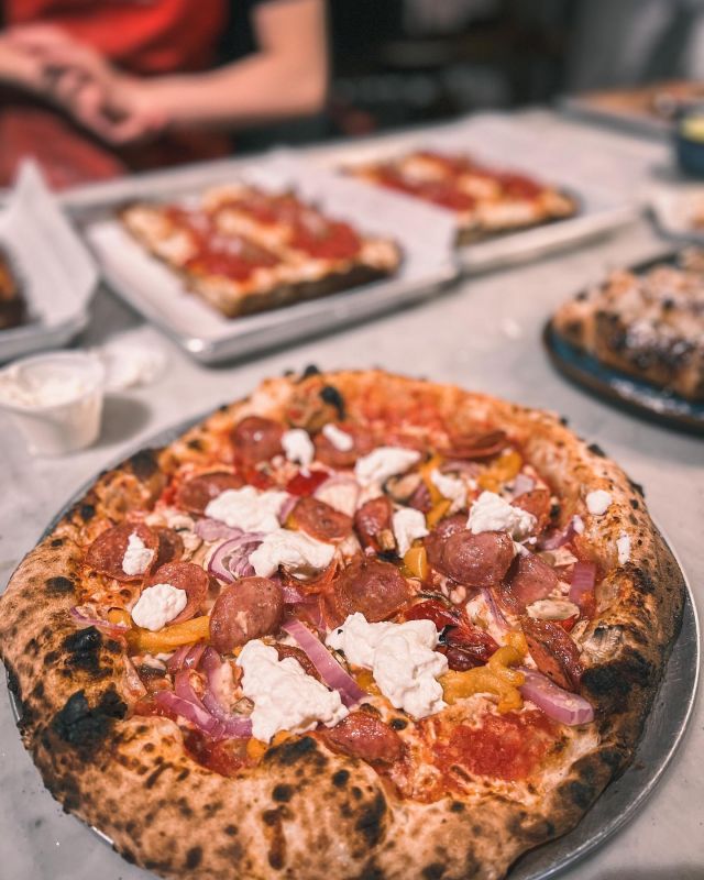 Add burrata cheese to your pizza. 🔥
Ajoutez de la Burrata (Stracciatella) à votre pizza. 🍕
.
.
.
#pizza #italy #food #italianfood #italianfoodbloggers #pizzeria #dailypizza #pizzalovers #verapizza #pizzanapoletana #neapolitanpizza #pizzanapolitaine #pizzanapoli #loveitaly #realpizza #italianpizza #pizzaforever #pizzagram #discover #montreal #igersmontreal #igersmtl #montrealfood #montrealfoodie #mtlfood #mtlpizza #woodfirepizza