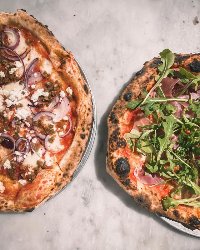 Red onion, goat cheese, Italian saussages. + Prosciutto rucola. 🍕

Onions rouges, fromage de chèvre, saucisses italiennes + Prosciutto et Roquette. 🔥

.
.

#pizza #italy #food #italianfood #italianfoodbloggers #pizzeria #dailypizza #pizzalovers #verapizza #neapolitanpizza #pizzanapolitaine #pizzanapoli #discover #montreal #igersmontreal #igersmtl #montrealfood #montrealfoodie #mtlfood #mtlpizza #woodfirepizza #f1 #f1montreal #montrealf1 #grandprix #formula1 #formulaone #mtlf1