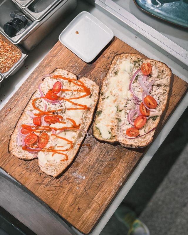 🥙 Have you tried our panuozzo. Which is your favorite? 

Avez-vous essayé nos panuozzo. Qu’elle est votre favori. 🥙

.
.

#pizza #italy #food #italianfood #italianfoodbloggers #pizzeria #dailypizza #pizzalovers #verapizza #pizzanapoletana #neapolitanpizza #pizzanapolitaine #pizzanapoli #loveitaly #realpizza #italianpizza #pizzaforever #pizzagram #discover #montreal #igersmontreal #igersmtl #montrealfood #montrealfoodie #mtlfood #mtlpizza #woodfirepizza