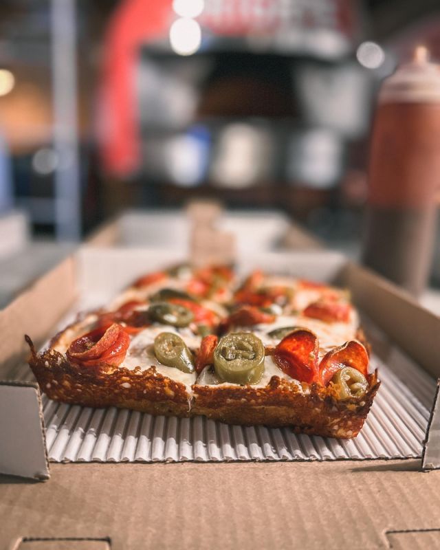 Never had a Detroit pizza now’s the time! 👑

Vous n’avez jamais essayé nos pizza Détroit? C’est le temps! 🍕

.
.

#pizza #italy #food #italianfood #italianfoodbloggers #pizzeria #dailypizza #pizzalovers #verapizza #pizzanapoletana #neapolitanpizza #pizzanapolitaine #pizzanapoli #loveitaly #realpizza #italianpizza #pizzaforever #pizzagram #discover #montreal #igersmontreal #igersmtl #montrealfood #montrealfoodie #mtlfood #mtlpizza #woodfirepizza