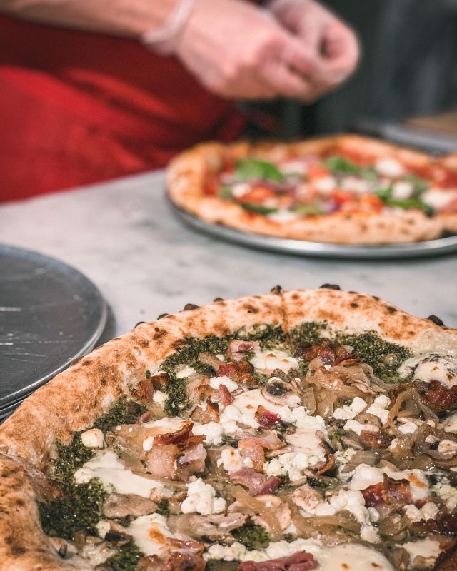 Pesto bio, oignons caramélisé maison, bacon et poulet rôti au feu de bois. 🪵🔥🍕

Organic pesto, home made caramelized onions, bacon and wood oven roasted chicken. 🪵🔥🍕

#pizza #italy #food #italianfood #italianfoodbloggers #pizzeria #dailypizza #pizzalovers #verapizza #pizzanapoletana #neapolitanpizza #pizzanapolitaine #pizzanapoli #loveitaly #realpizza #italianpizza #pizzaforever #pizzagram #discover #montreal #igersmontreal #igersmtl #montrealfood #montrealfoodie #mtlfood #mtlpizza #woodfirepizza