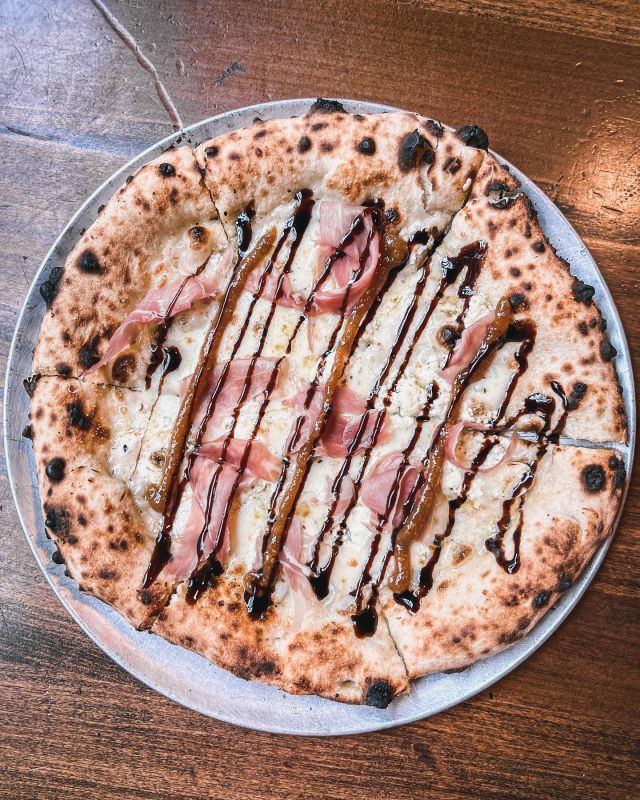 Fig pizza. Fior di latte, goat cheese, prosciutto, fig sesame jam, balsamic reduction. 🔥

La figue. Fior di latte, fromage de chèvre, prosciutto, confiture de figues au sésame, réduction balsamique.

.
.

#pizza #italy #food #italianfood #italianfoodbloggers #pizzeria #dailypizza #pizzalovers #verapizza #pizzanapoletana #neapolitanpizza #pizzanapolitaine #pizzanapoli #loveitaly #realpizza #italianpizza #pizzaforever #pizzagram #discover #montreal #igersmontreal #igersmtl #montrealfood #montrealfoodie #mtlfood #mtlpizza #woodfirepizza