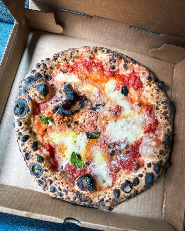🪵🔥🍕
#neapolitanpizza #woodfired #montreal #pizza #mtl