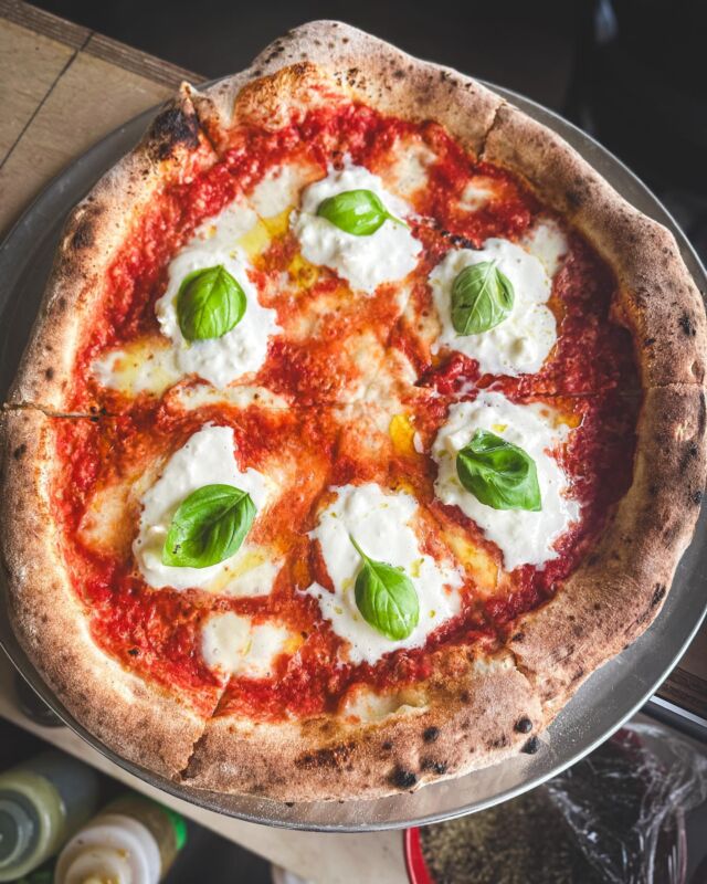 Demain midi on t’attends! 🪵🔥🍕 Pizza Burrata + Aperol

Tomorrow noon we are waiting for you! 🪵🔥🍕 Burrata Pizza + Aperol

 .
.

#pizza #italy #italianfood #italianfoodbloggers #pizzeria #dailypizza #pizzalovers #neapolitanpizza #pizzanapolitaine #loveitaly #realpizza #italianpizza #pizzaforever #pizzagram #discover #montreal #igersmontreal #igersmtl #montrealfood #montrealfoodie #mtlfood #mtlpizza #woodfirepizza #boucherville #montreal