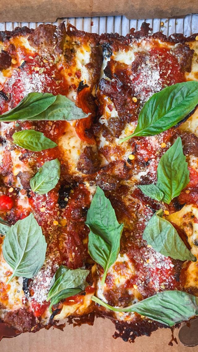Composez votre chef-d’œuvre pizza chez Brigade Pizzeria, où l’unicité est la principale garniture! 🍕🎨 Plongez dans les saveurs audacieuses de la pizza carrée de Détroit ou savourez les classiques avec la pizza napolitaine ronde. Votre pizza, à votre façon - personnalisez-la à la perfection avec nos options de garnitures! #CréationPizza #SaveursBrigade

Craft your pizza masterpiece at Brigade Pizzeria, where uniqueness is the main topping! 🍕🎨 Dive into the bold flavors of Detroit square or savor the classics with Neapolitan round. Your pizza, your way – customize it to perfection with our topping options! #PizzaCrafting #BrigadeFlavors

#detroitpizza #detroitstyle #dsp #feedfeed #pizzaiollo #foodphotography #cornerslice #foodgasm #detroitstylepizza #montrealpizza #pizza #mtl #514