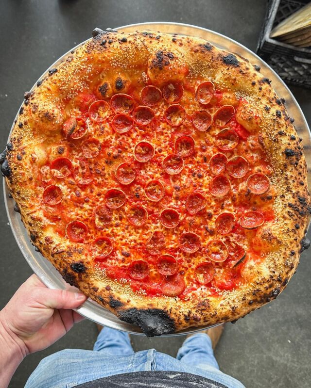 Pizza Brooklyn. 🔥🔥

#pizza #italy #italianfood #italianfoodbloggers #pizzeria #dailypizza #pizzalovers #neapolitanpizza #pizzanapolitaine #loveitaly #realpizza #italianpizza #pizzaforever #pizzagram #discover #montreal #igersmontreal #igersmtl #montrealfood #montrealfoodie #mtlfood #mtlpizza #woodfirepizza #boucherville