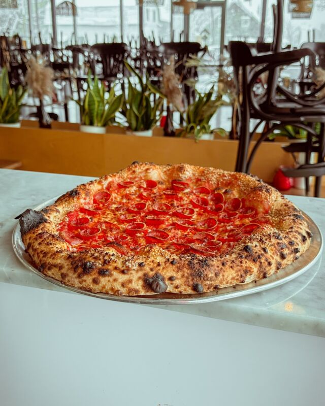 Brooklyn pizza 🍕

📍 556 boulevard de Mortagne, Boucherville 
📍 1428 rue Stanley, Montréal. 

#pizza #pepperonipizza #pepperoni #italian #restaurant #montreal #food #mtlfood #mtlfoodie #restomtl #brigadepizza