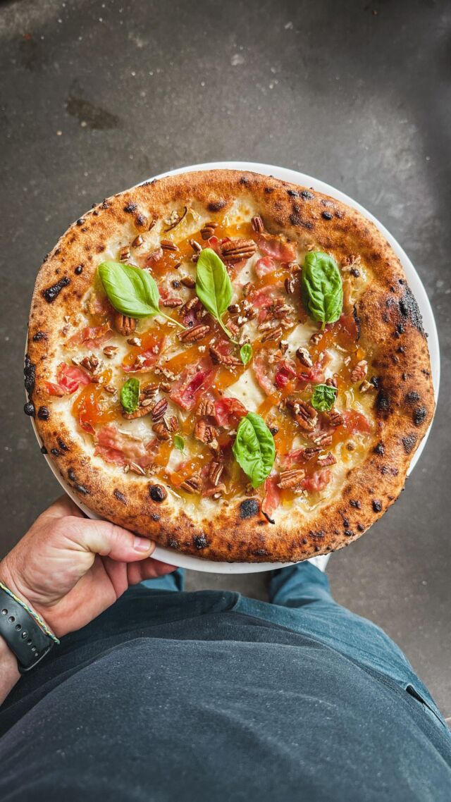 🥲 Malheureusement toute bonne chose a une fin. Quelques une de nos pizzas nous quitterons bientôt pour faire place à de nouvelles créations. Si vous ne les avez pas encore essayé c’est le temps. 🥰

🥹 Unfortunately all good things must come to an end. Some of our pizzas will soon be leaving us to make way for new creations. If you haven’t tried them yet now is the time. 🍕

#pizza #brigade #peachpizza #pizzeria #montreal #boucherville