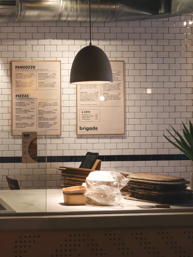 Cuisine italienne, à notre façon.

Bols, panuozzo, pizzas — préparés ici, servis vite, sans sacrifier ce qui compte.

Bonne bouffe. Bon monde. Bonne énergie. Chaque fois.