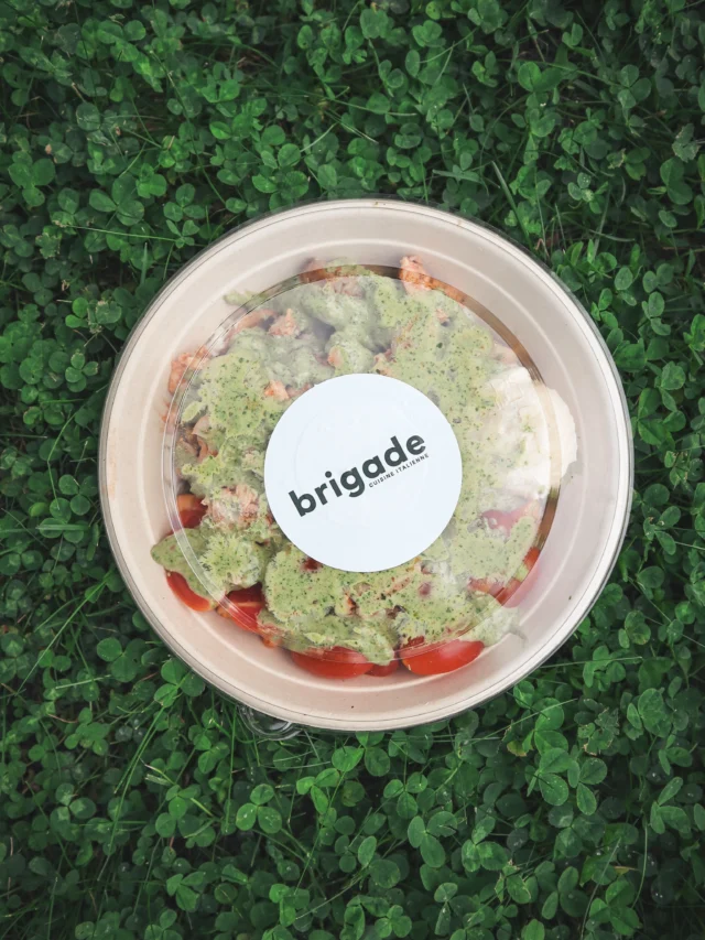 Les bols Brigade sont arrivés. 🥣

Une base, ta protéine, tes garnitures, ta sauce, préparé à ta façon, avec les ingrédients et les saveurs qu’on aime chez Brigade.

Pour le lunch. Pour emporter. Pour manger comme il faut. 🌿

—

Brigade bowls are here. 🥣

Your base, your protein, your toppings, your sauce, built your way, with the ingredients and flavours we love at Brigade.

For lunch. To go. Or whenever you want to eat really well. 🌿

📍 1428 rue Stanley, Montréal