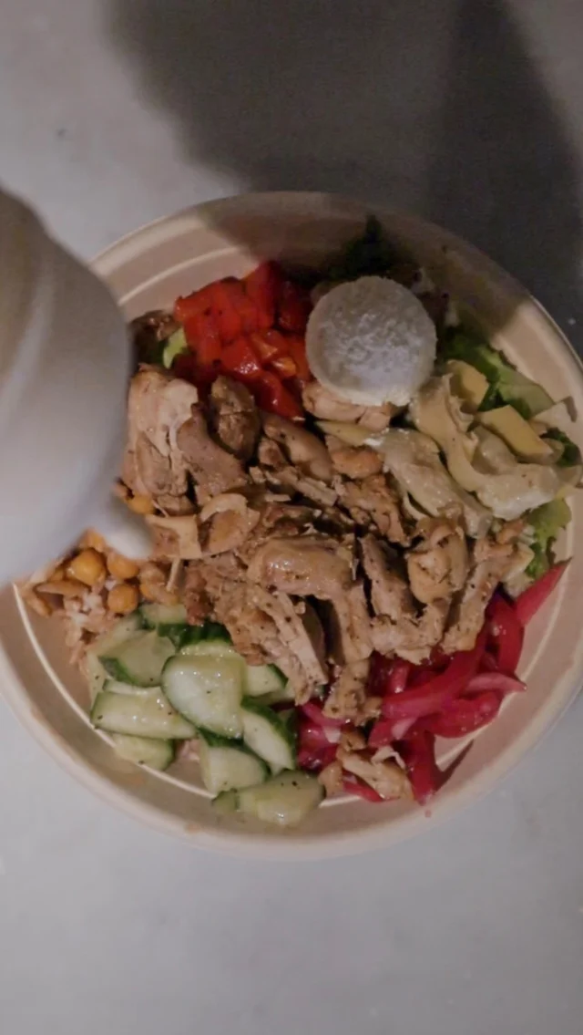 Ton bowl. À ta façon. Fini avec notre crema di ricotta. 🤌

Frais. Fait maison. Comme tu l’aimes.

—

Your bowl. Your way. Finished with our crema di ricotta. 🤌

Fresh. House-made. Just the way you like it.

📍1428 rue Stanley, Montréal