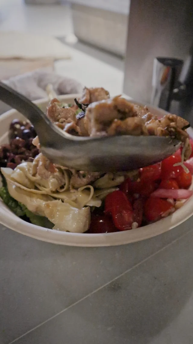Ton bol. Comme tu l’aimes. 🤌
Préparé à la minute, avec plein de bonnes choses dedans.

Your bowl. Your way. 🤌
Made to order, with all the good stuff.

📍1428 Stanley, Montréal
